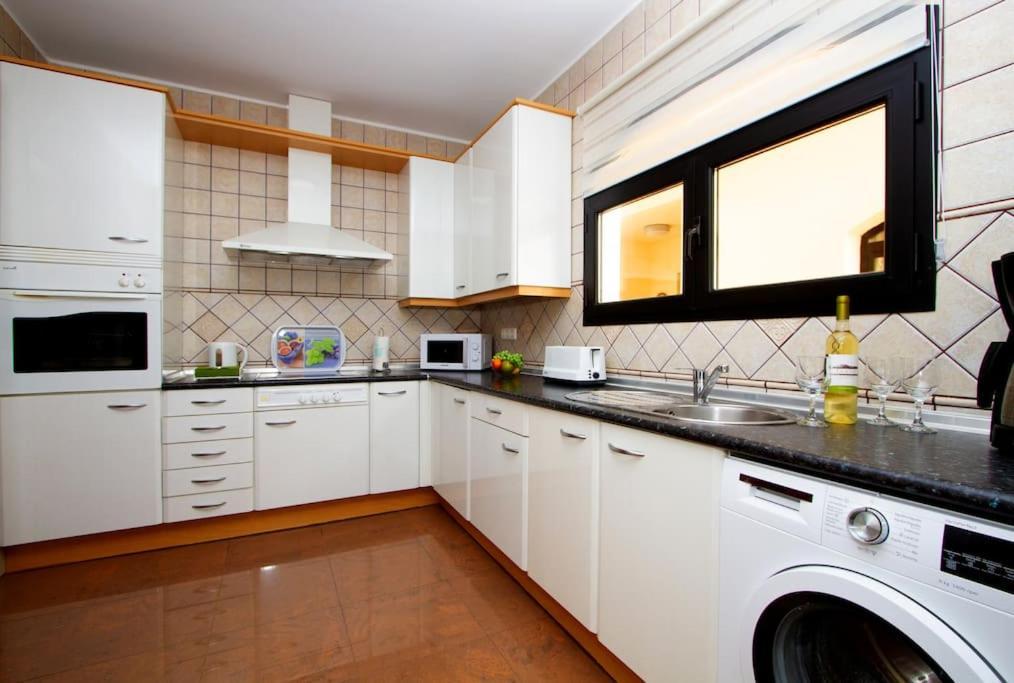 Riviera Park 2B, Central 2 Bed Puerto del Carmen (Lanzarote) Exterior foto